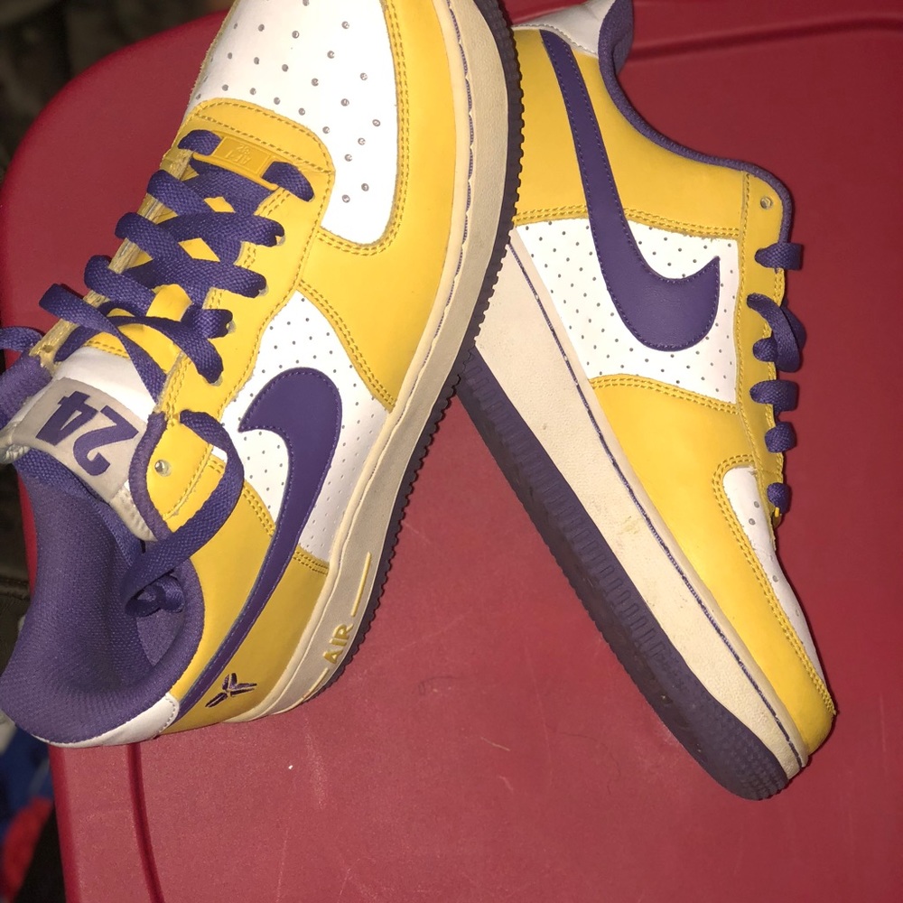 Nike Lakers #24